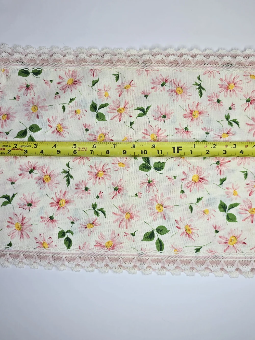 Floral Pink Daisy Lace-Trim Place Mats/  Kitchen Napkins 18